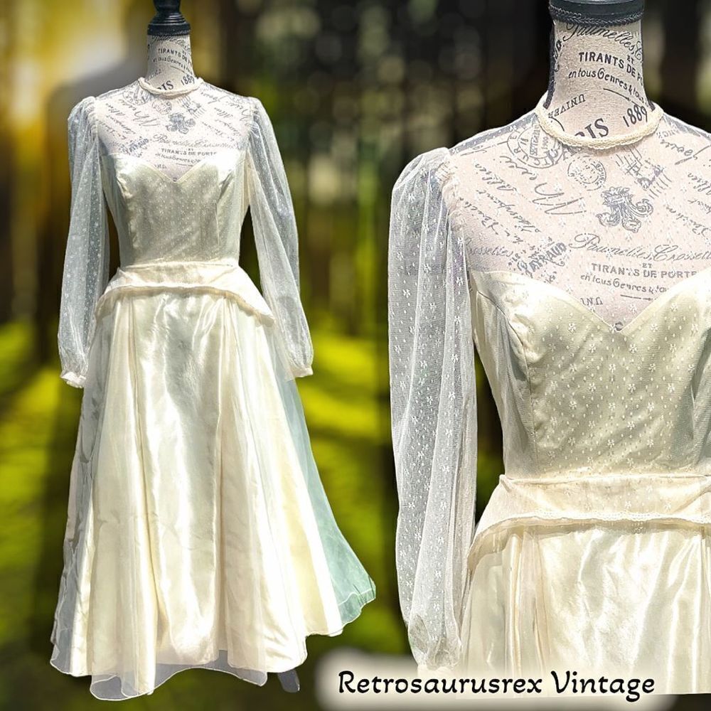 VINTAGE 1950’s Pinup Peplum Pearl Satin & Lace Wedding Gown, Medium - Picture 1 of 12